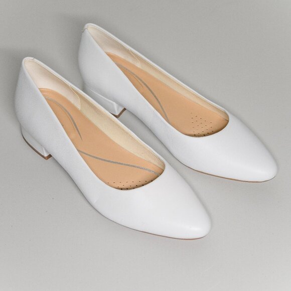 Easy Spirit Caldise Leather Low Heel Dress Shoes in White - Picture 6 of 15